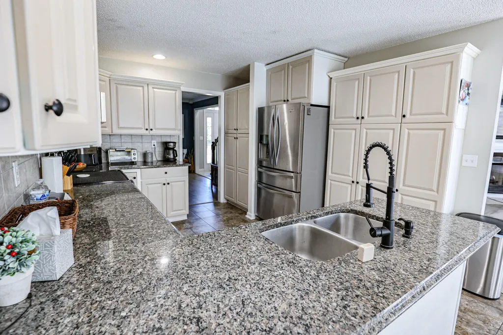 103 Summer Lane Kuttawa KY 42055