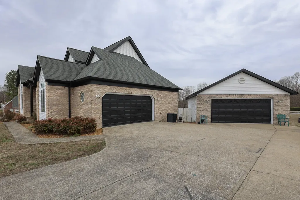 103 Summer Lane Kuttawa KY 42055