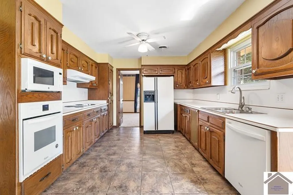 2431 Kentucky 307 Clinton KY 42031