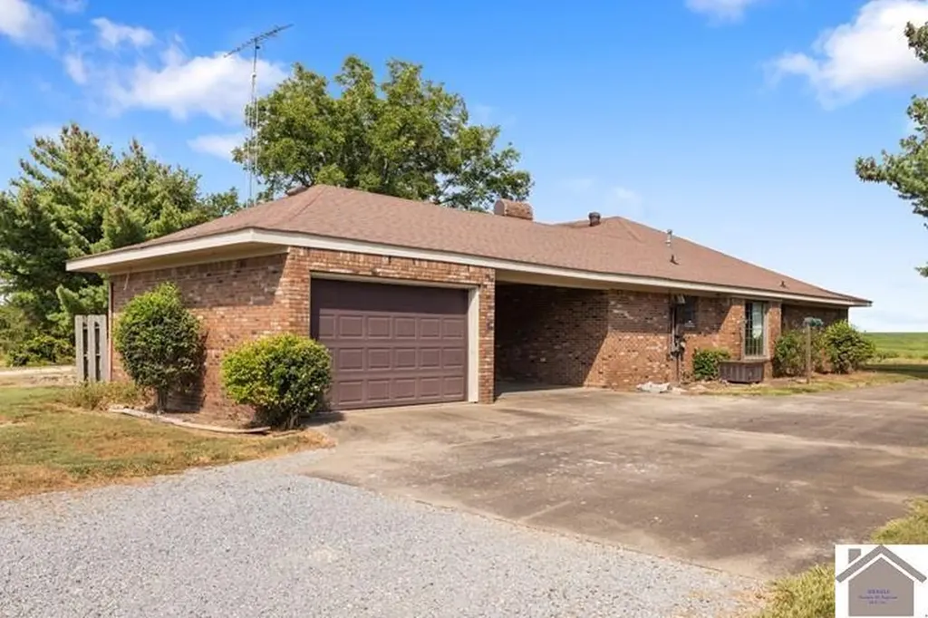 2431 Kentucky 307 Clinton KY 42031