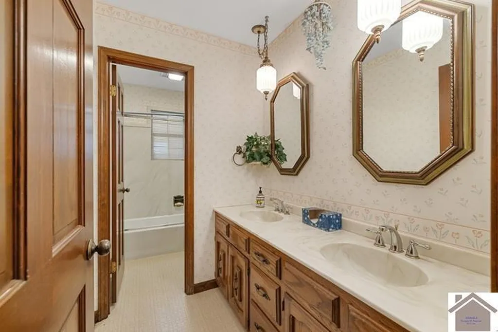 2431 Kentucky 307 Clinton KY 42031