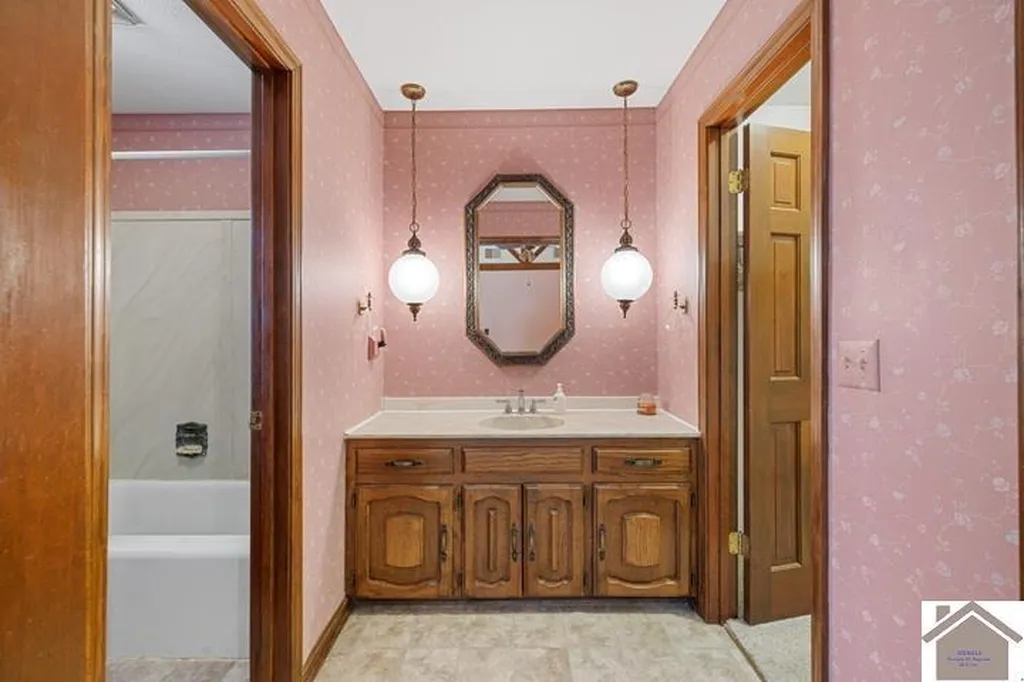 2431 Kentucky 307 Clinton KY 42031