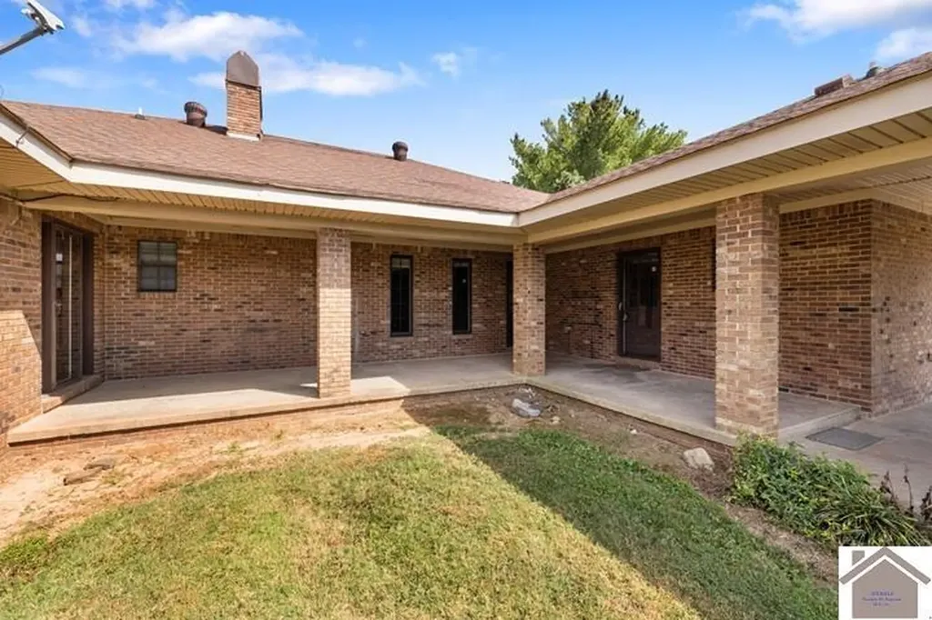 2431 Kentucky 307 Clinton KY 42031