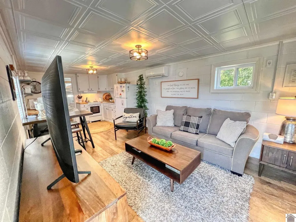 110 Lakeshore Drive New Concord KY 42076
