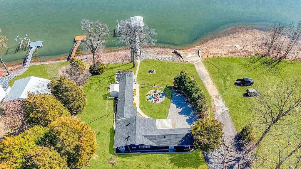 110 Lakeshore Drive New Concord KY 42076