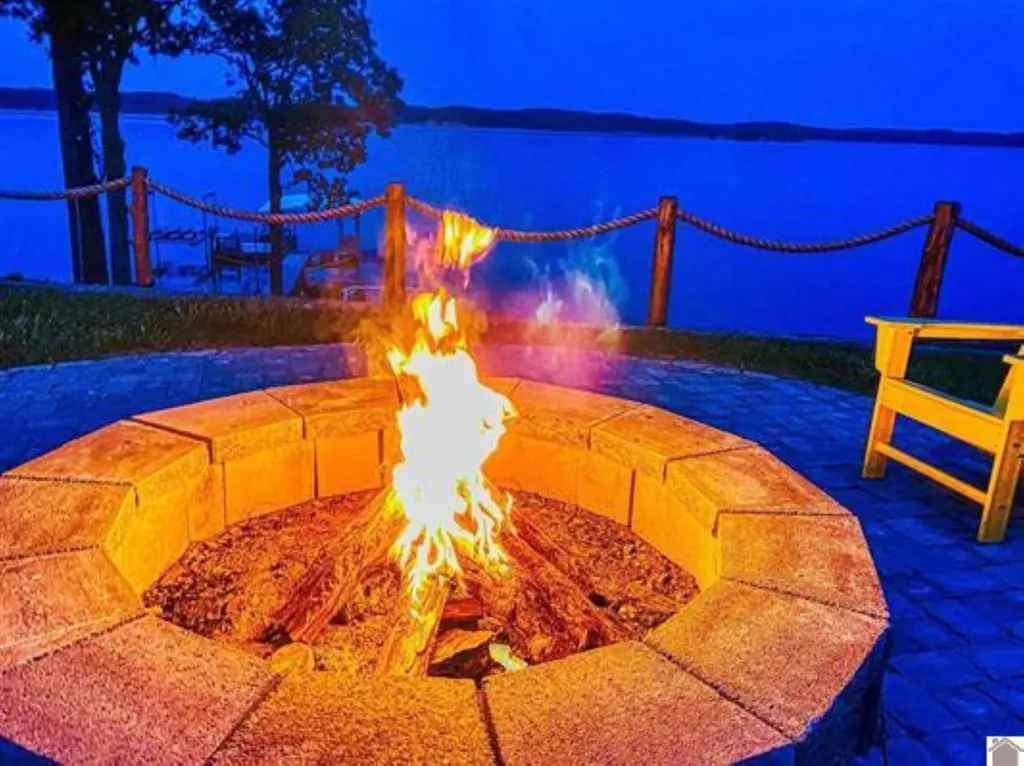 110 Lakeshore Drive New Concord KY 42076