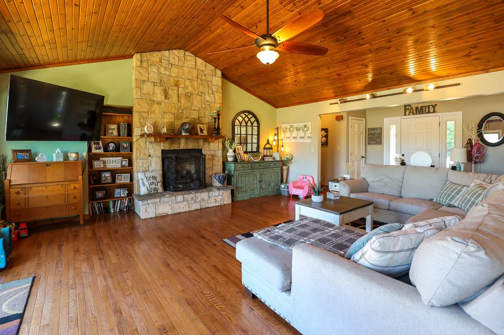 360 Halbrook Lane Benton KY 42025