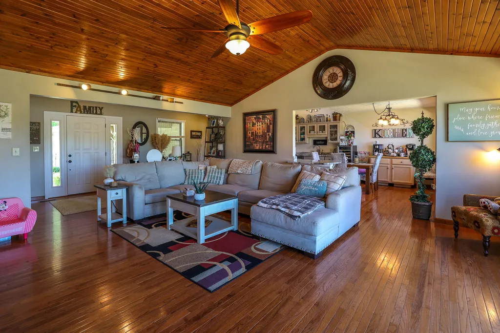 360 Halbrook Lane Benton KY 42025