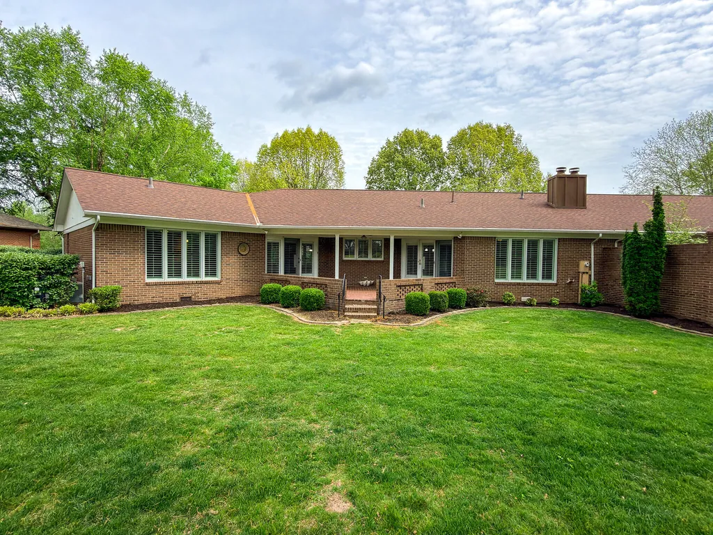 1517 Gleneagles Drive Paducah KY 42001