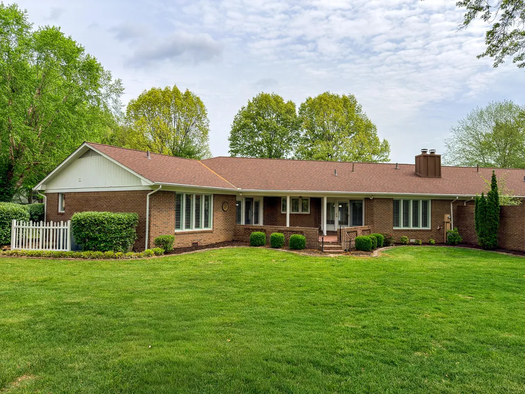 1517 Gleneagles Drive Paducah KY 42001