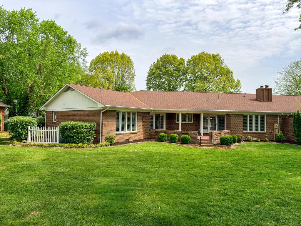 1517 Gleneagles Drive Paducah KY 42001