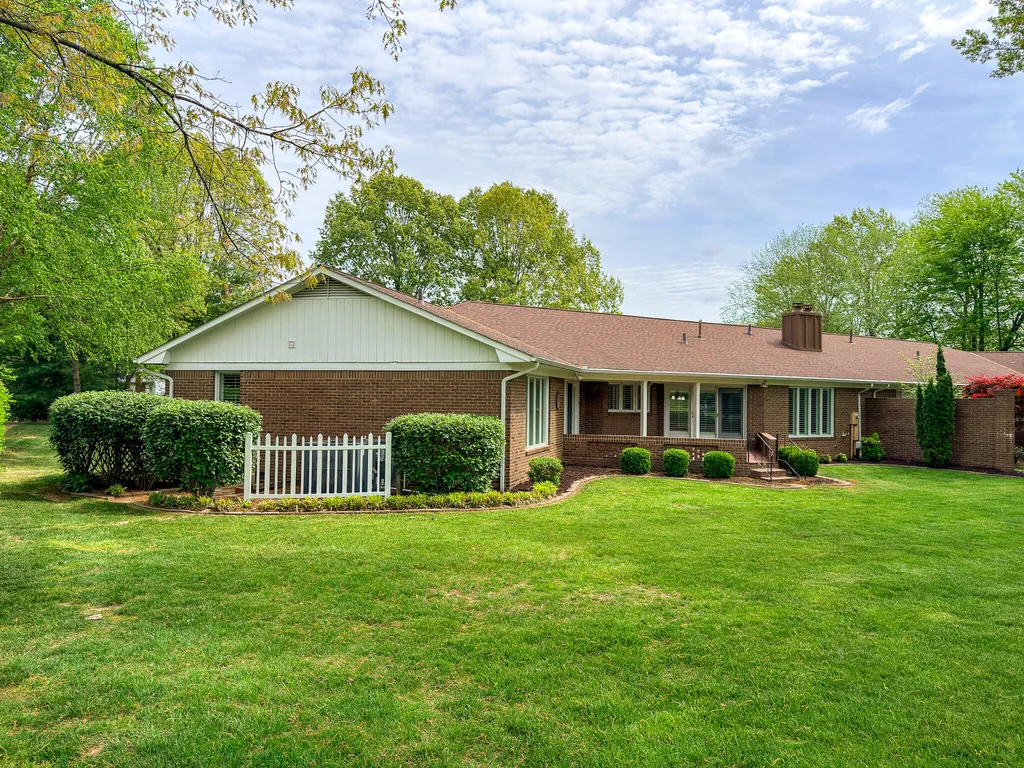 1517 Gleneagles Drive Paducah KY 42001