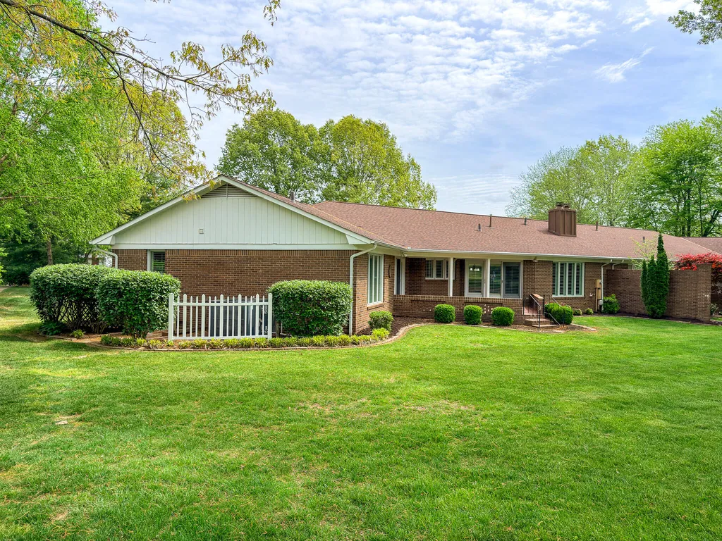 1517 Gleneagles Drive Paducah KY 42001