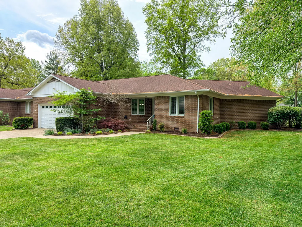 1517 Gleneagles Drive Paducah KY 42001
