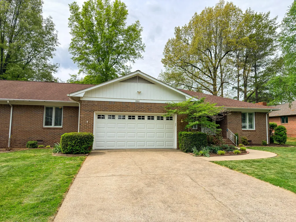 1517 Gleneagles Drive Paducah KY 42001