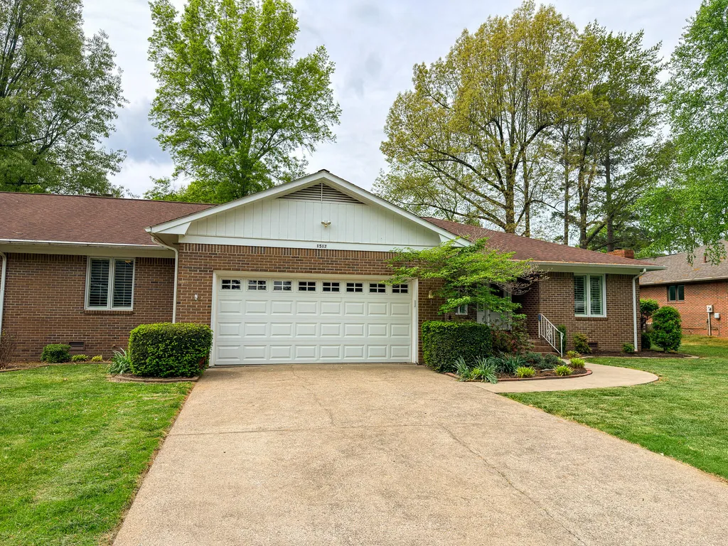 1517 Gleneagles Drive Paducah KY 42001