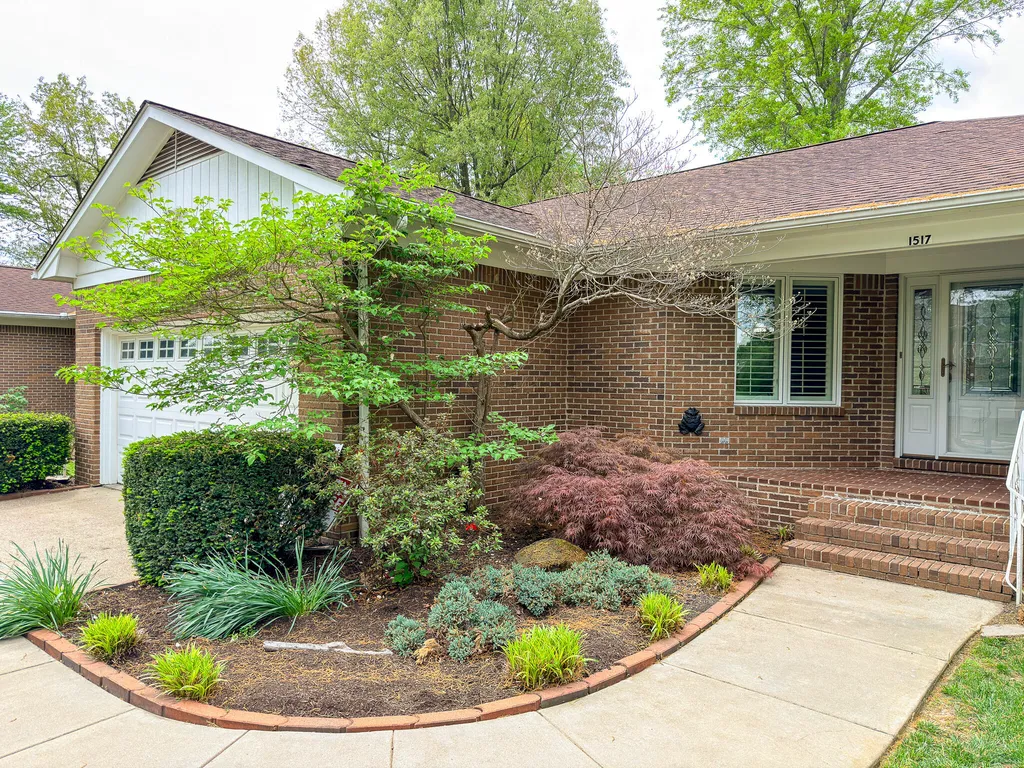 1517 Gleneagles Drive Paducah KY 42001