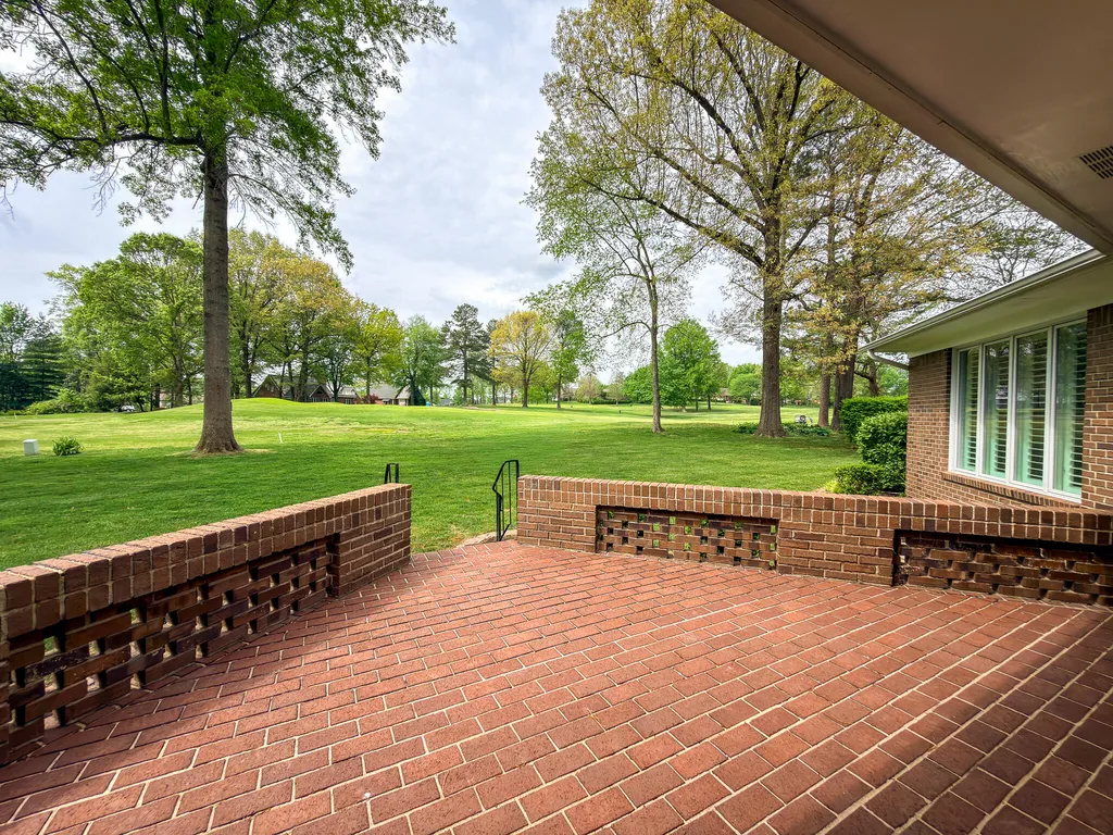 1517 Gleneagles Drive Paducah KY 42001