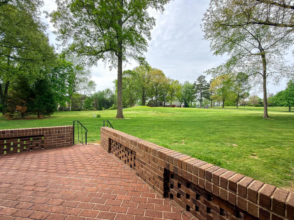 1517 Gleneagles Drive Paducah KY 42001