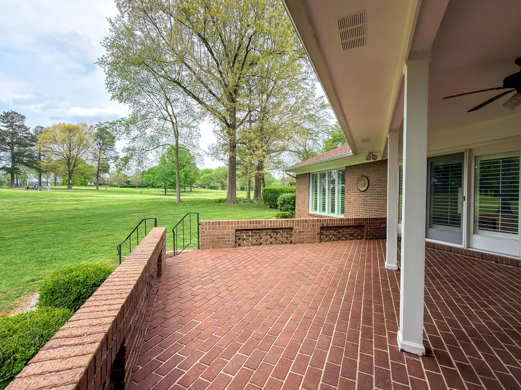 1517 Gleneagles Drive Paducah KY 42001