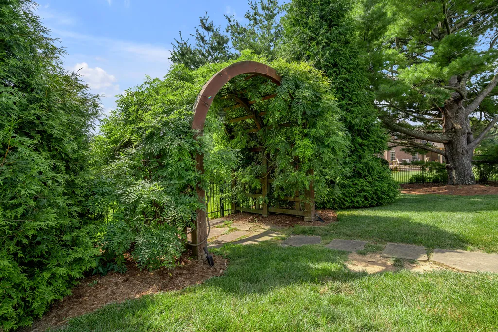 5220 Keene South Elkhorn Road Nicholasville KY 40356