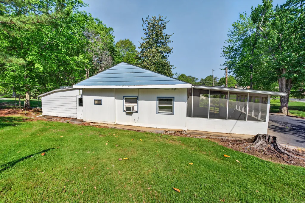 4080 Lovelaceville Road Paducah KY 42001