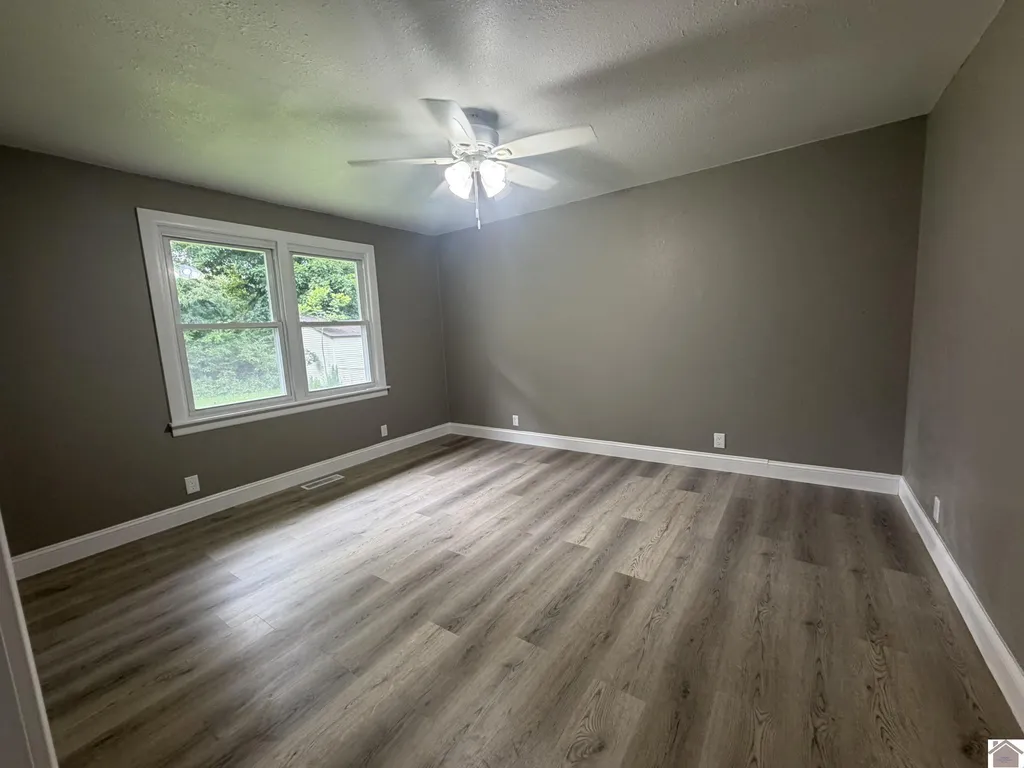 651 Olive Street La Center KY 42056