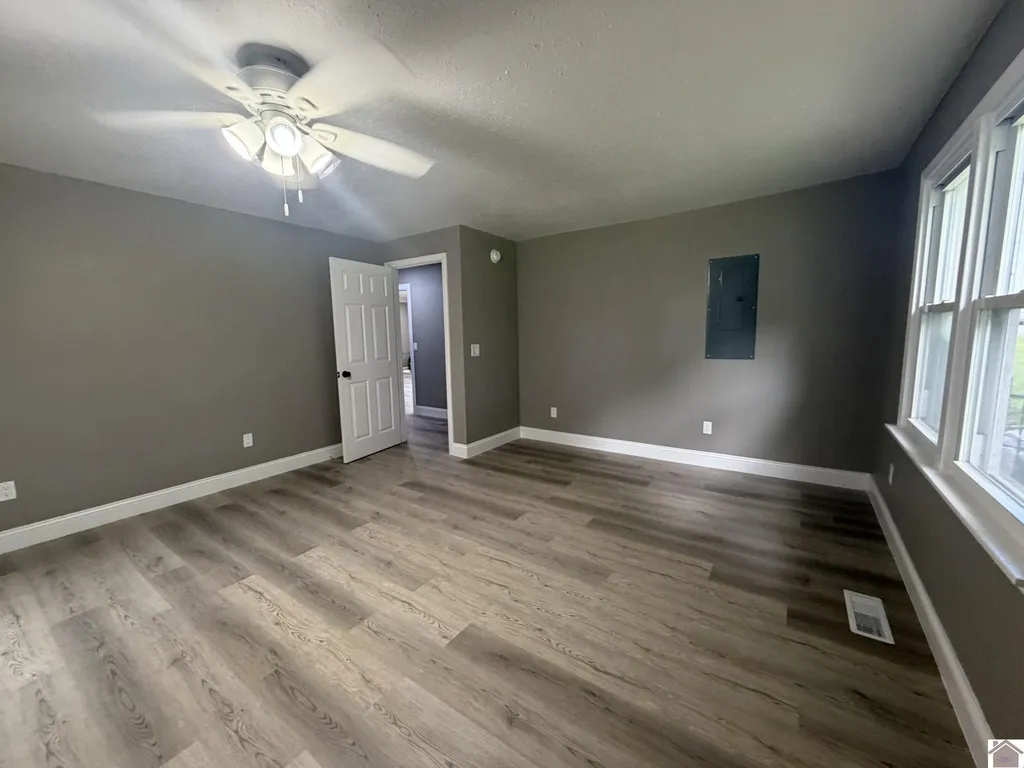 651 Olive Street La Center KY 42056