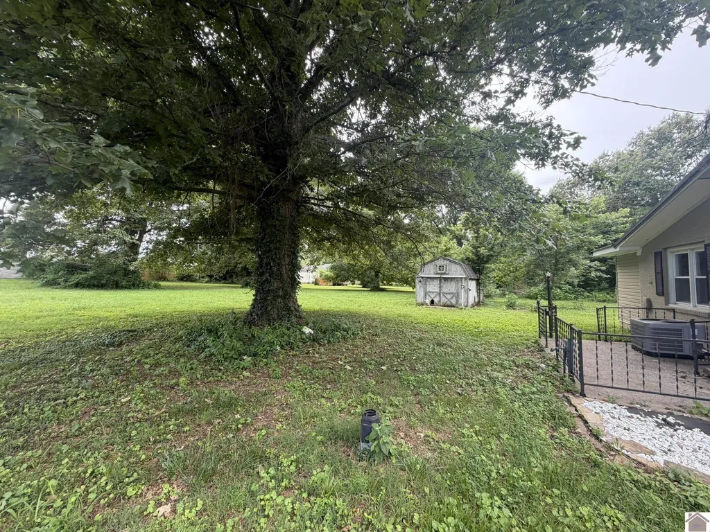 651 Olive Street La Center KY 42056