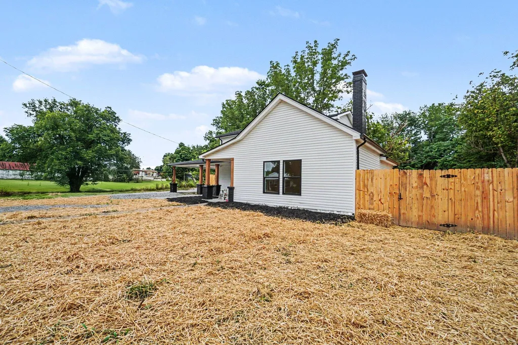 1179 Alton Station Road Lawrenceburg KY 40342