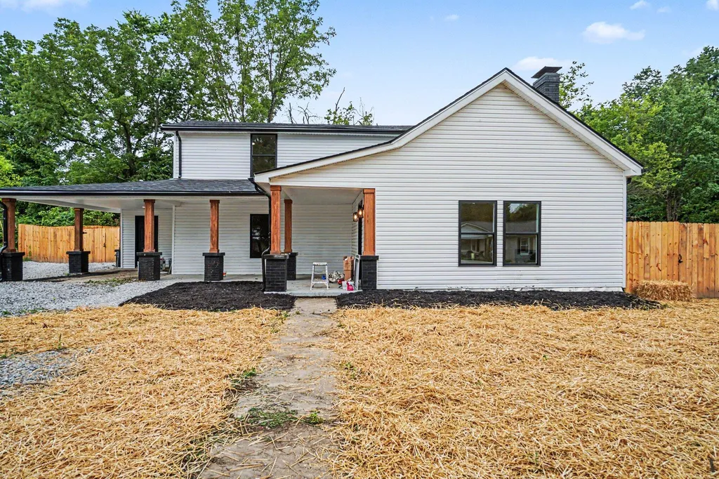 1179 Alton Station Road Lawrenceburg KY 40342