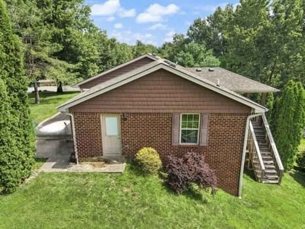 201 Pinecrest Court Berea KY 40403