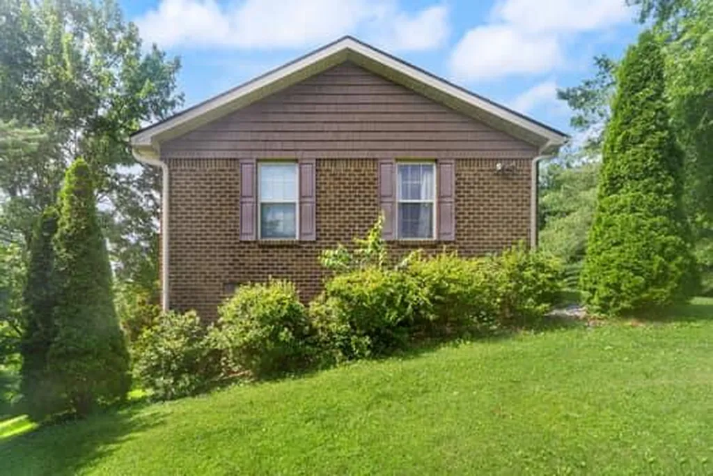 201 Pinecrest Court Berea KY 40403