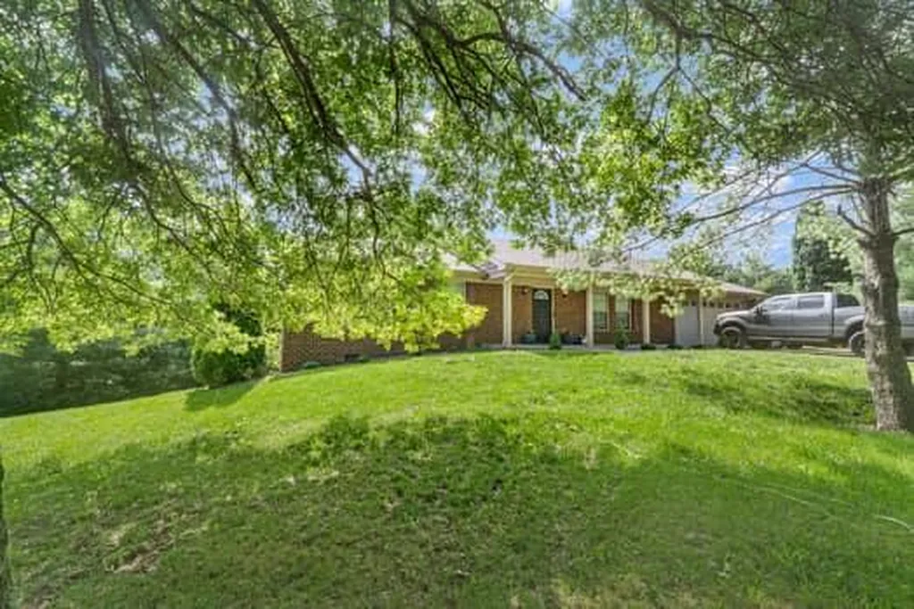 201 Pinecrest Court Berea KY 40403