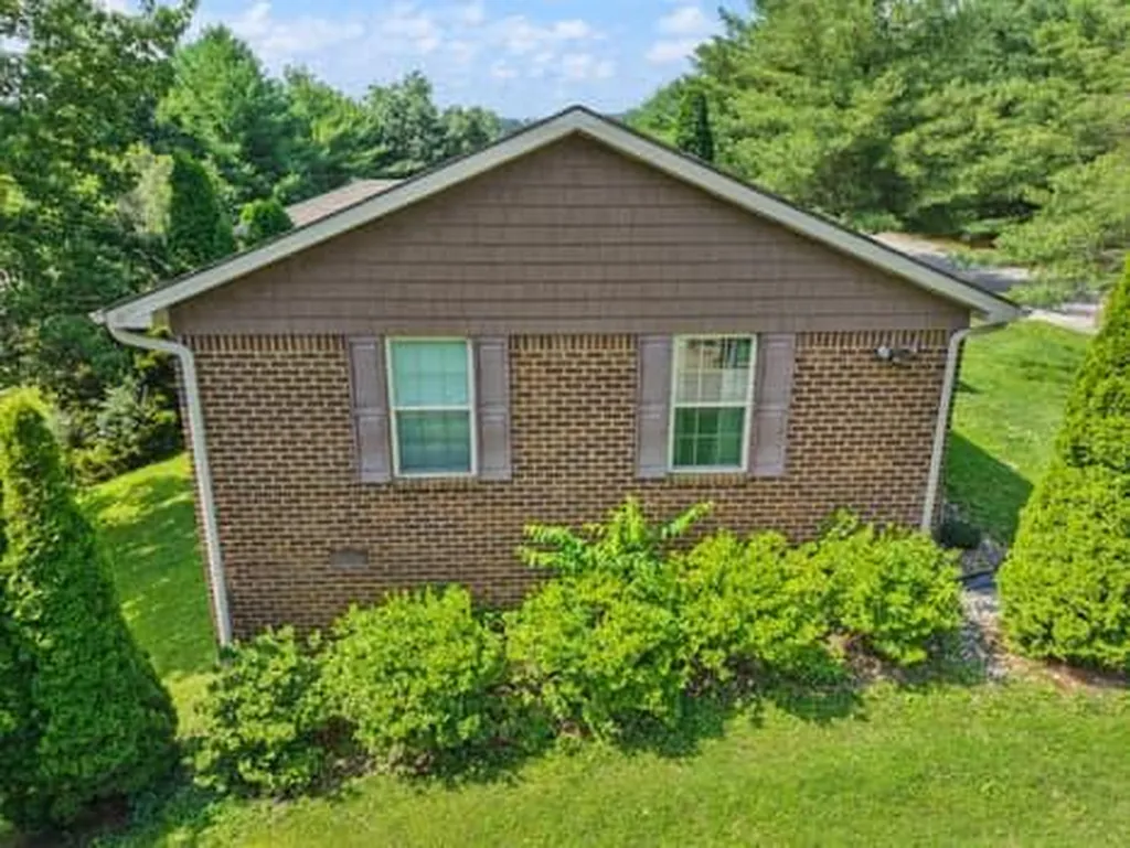 201 Pinecrest Court Berea KY 40403