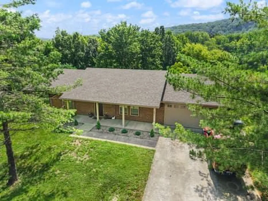 201 Pinecrest Court Berea KY 40403