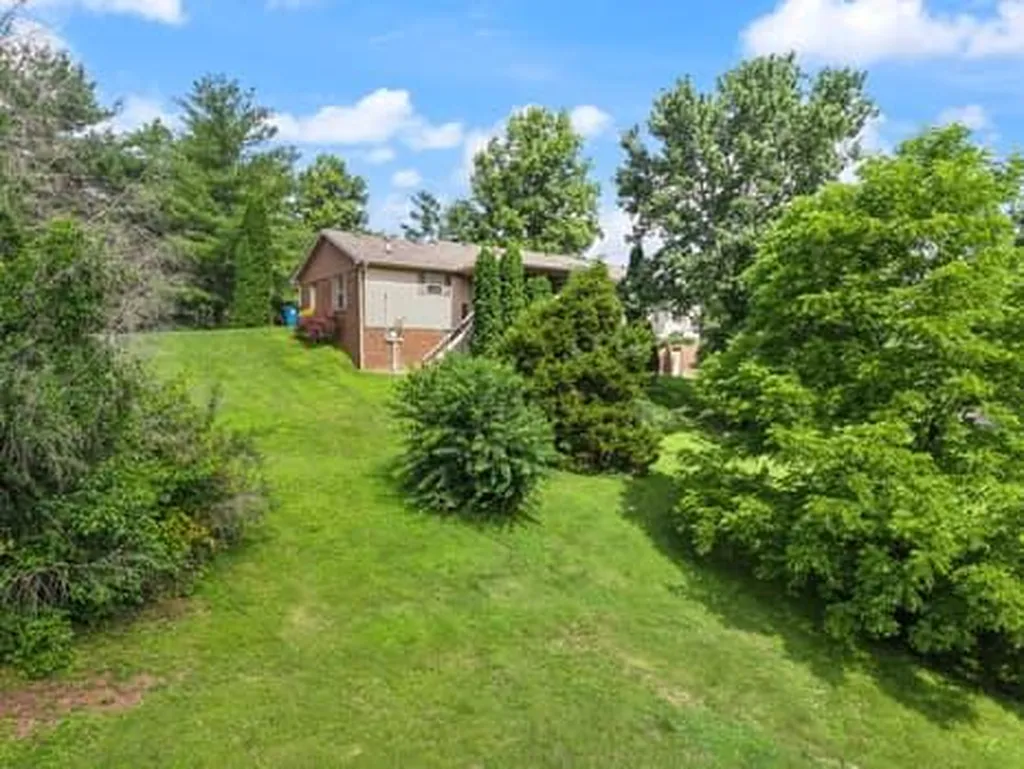 201 Pinecrest Court Berea KY 40403
