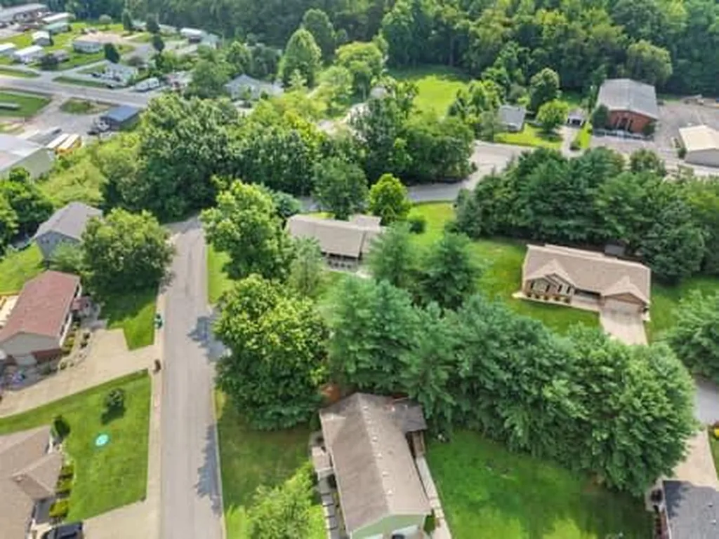 201 Pinecrest Court Berea KY 40403