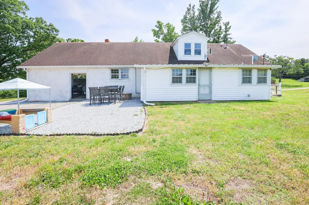 1763 Dogtown Road Benton KY 42025