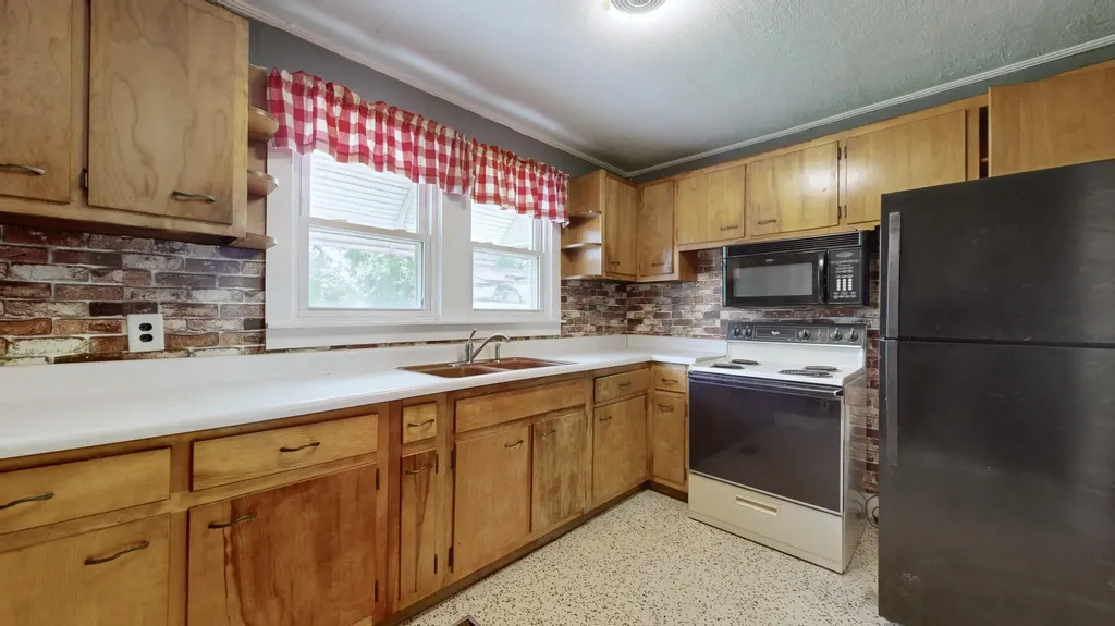 1691 Old Frankfort Road Lawrenceburg KY 40342