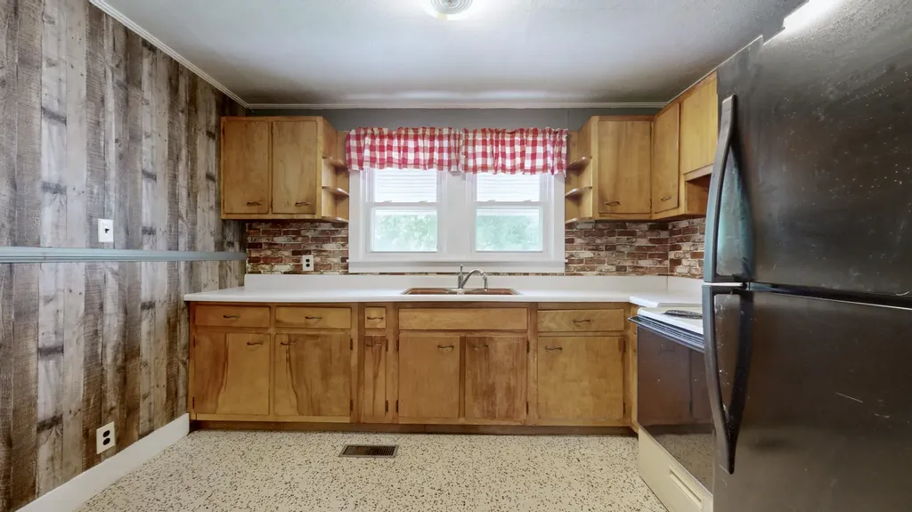 1691 Old Frankfort Road Lawrenceburg KY 40342
