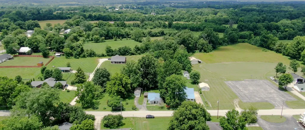1691 Old Frankfort Road Lawrenceburg KY 40342