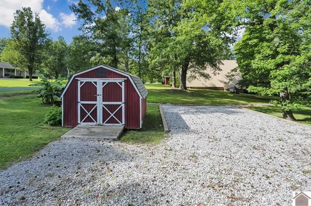 18 Kenwood Drive Murray KY 42071