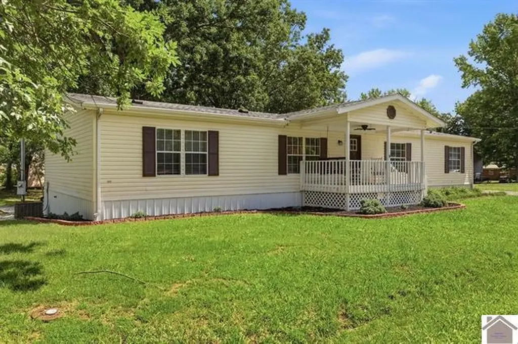 18 Kenwood Drive Murray KY 42071