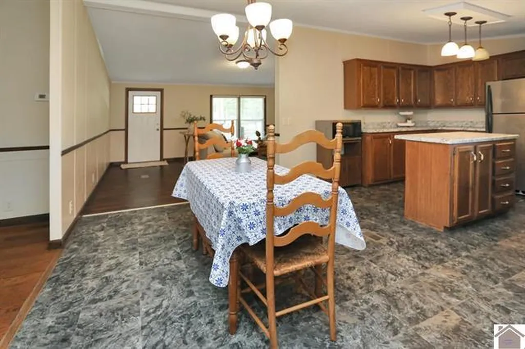 18 Kenwood Drive Murray KY 42071