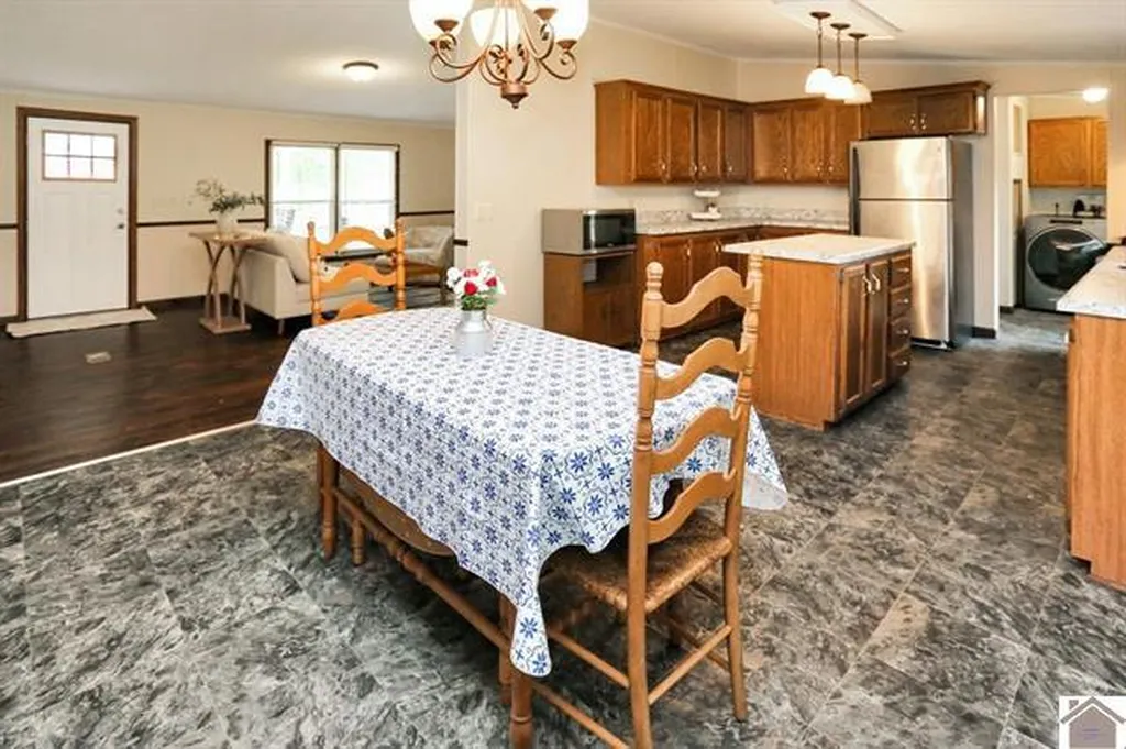 18 Kenwood Drive Murray KY 42071