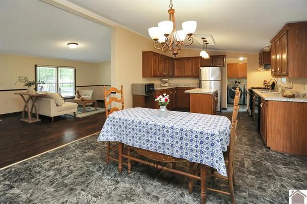 18 Kenwood Drive Murray KY 42071
