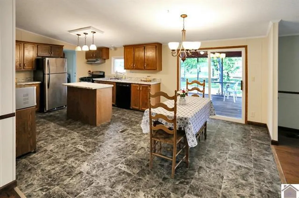 18 Kenwood Drive Murray KY 42071