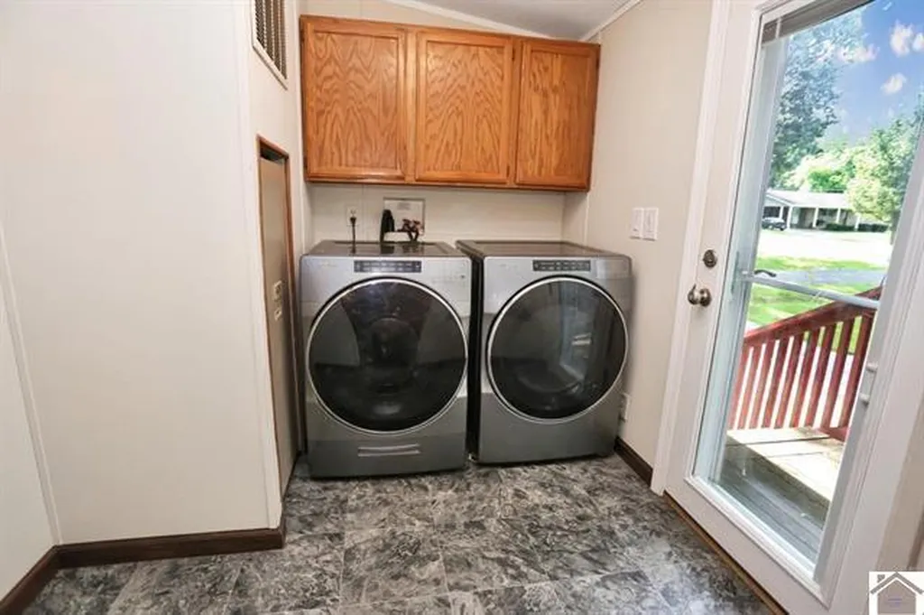 18 Kenwood Drive Murray KY 42071
