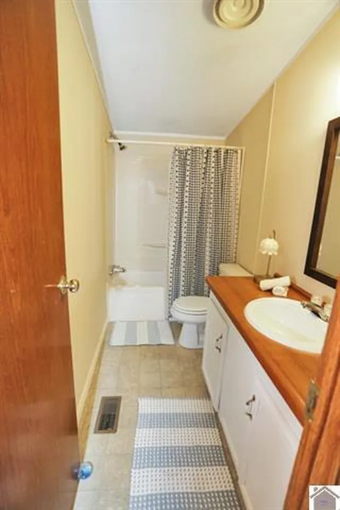 18 Kenwood Drive Murray KY 42071